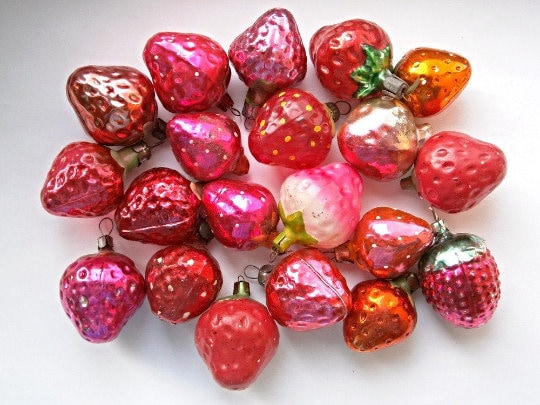 20 Strawberries Antique glass Christmas ornaments 1960s Christmas, vintage Xmas ChristmasboxStore